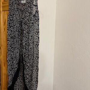 Beautiful floral lightweight vest top , Medium , Rayon perfect condition.